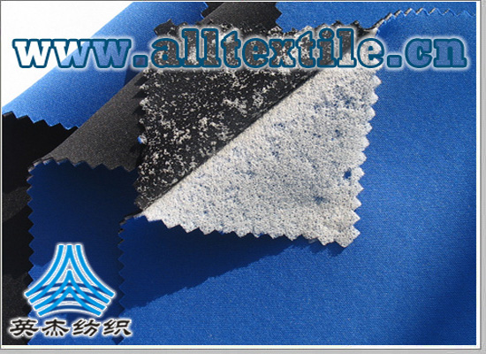 周围弹针织布+4MM海绵+周围弹针织布复合面料